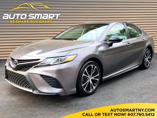 Used 2020 Toyota Camry SE image 1