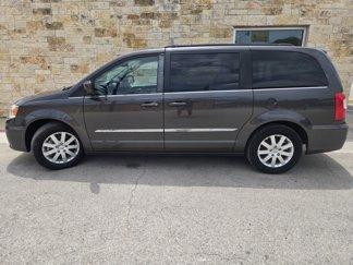 Used 2015 Chrysler Town & Country Touring image 1