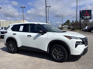 Used 2024 Nissan Rogue S image 1