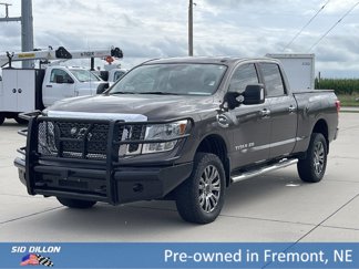 Used 2018 Nissan Titan SV image 1