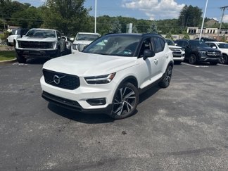 Used 2021 Volvo XC40 T5 R-Design w/ Protection Package image 1