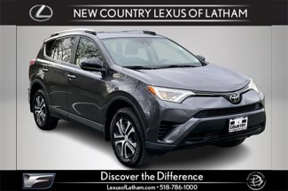 Used 2018 Toyota RAV4 LE image 1