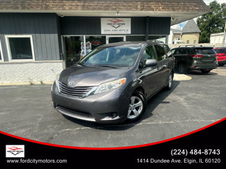 Used 2017 Toyota Sienna LE image 1