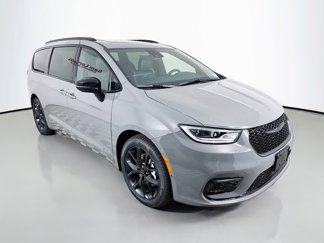 New 2025 Chrysler Pacifica Limited image 1