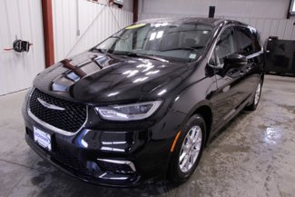 Used 2023 Chrysler Pacifica Touring-L image 1