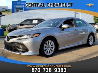 Used 2020 Toyota Camry LE image 1