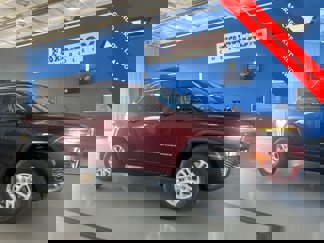 New 2025 Jeep Grand Cherokee Laredo image 1