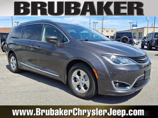 Used 2018 Chrysler Pacifica Touring-L image 1