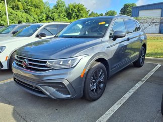 Certified 2024 Volkswagen Tiguan SE w/ Panoramic Sunroof Package image 1