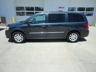 Used 2014 Chrysler Town & Country Touring image 1