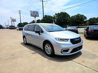 Used 2024 Chrysler Pacifica Touring-L image 1