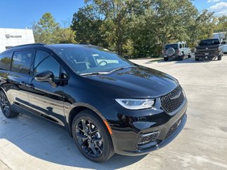 New 2025 Chrysler Pacifica Limited image 1