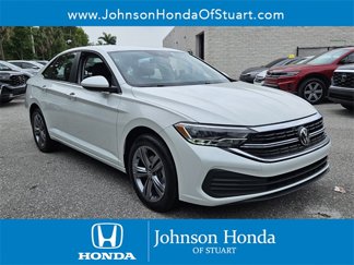 Used 2023 Volkswagen Jetta SE image 1
