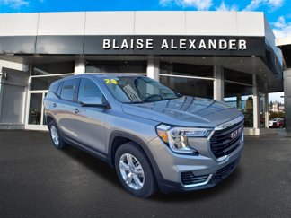 Used 2024 GMC Terrain SLE image 1