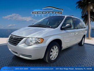 Used 2007 Chrysler Town & Country Touring image 1