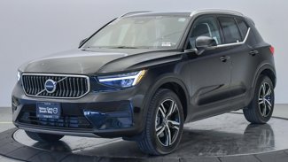 Certified 2025 Volvo XC40 B5 Core image 1