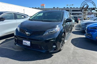 Used 2020 Toyota Sienna SE Premium image 1