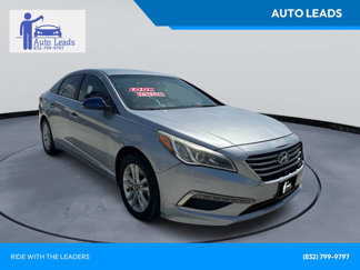 Used 2015 Hyundai Sonata SE image 1