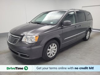Used 2015 Chrysler Town & Country Touring image 1