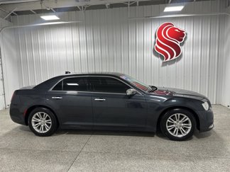 Used 2017 Chrysler 300 C image 1