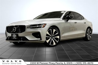 Certified 2022 Volvo S60 B5 Momentum w/ Premium Package image 1