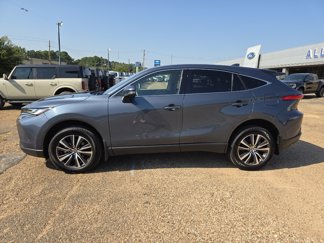 Used 2023 Toyota Venza LE video 2