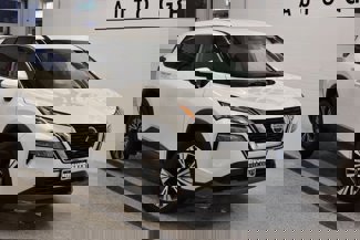 Used 2021 Nissan Rogue SV image 1