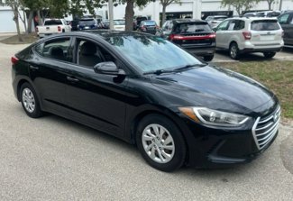 Used 2018 Hyundai Elantra SE image 1