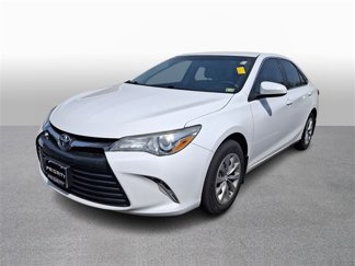 Used 2017 Toyota Camry LE image 1