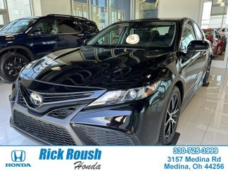 Used 2024 Toyota Camry SE image 1