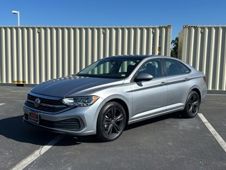 Used 2022 Volkswagen Jetta SE image 1