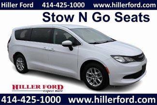 Used 2022 Chrysler Voyager LX image 1