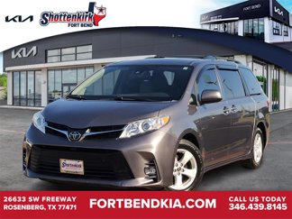 Used 2018 Toyota Sienna LE image 1
