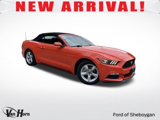 Used 2016 Ford Mustang Convertible image 1