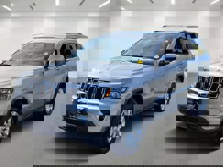 Used 2021 Jeep Grand Cherokee Laredo image 1