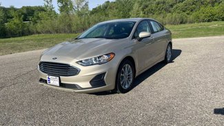 Used 2019 Ford Fusion SE image 1