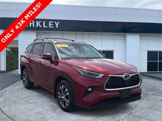 Used 2022 Toyota Highlander XLE image 1