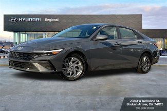 Used 2024 Hyundai Elantra SEL image 1