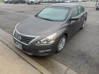 Used 2013 Nissan Altima 2.5 S image 1