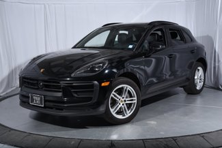 Certified 2022 Porsche Macan image 1
