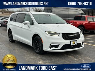 Used 2022 Chrysler Pacifica Touring-L image 1