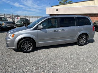 Used 2017 Dodge Grand Caravan SXT image 1