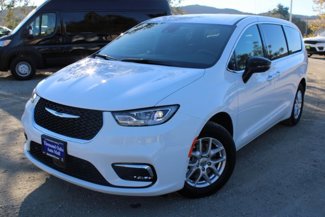 New 2025 Chrysler Pacifica Select image 1