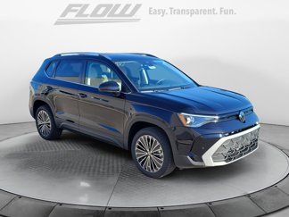 New 2025 Volkswagen Taos SE image 1