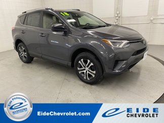 Used 2018 Toyota RAV4 LE image 1