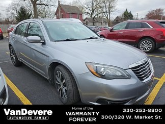 Used 2013 Chrysler 200 Limited image 1