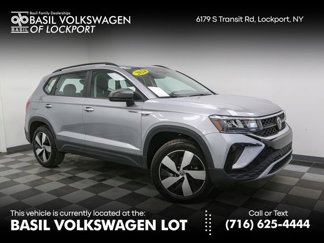 Certified 2024 Volkswagen Taos S image 1