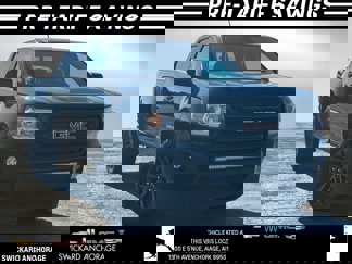 Used 2018 GMC Canyon SLE image 1