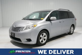 Used 2015 Toyota Sienna LE image 1