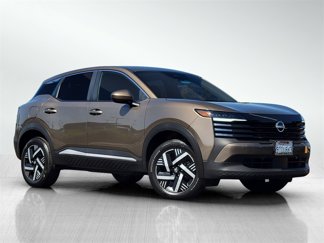 Used 2025 Nissan Kicks SV image 1